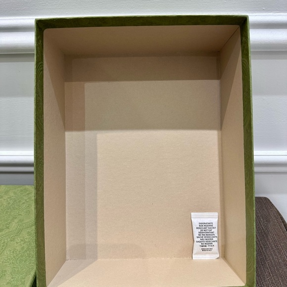 Authentic GUCCI gift box and matching gift bag - Picture 4 of 8